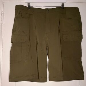 SMITH Olive Cargo Short — Utility Pocket Design
